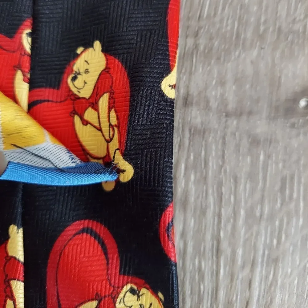 Disney Winnie-the-Pooh Valentine's Day Tie